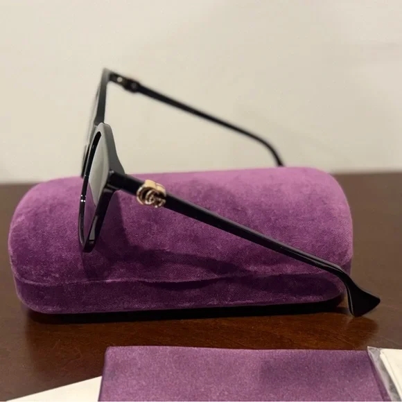 Gucci Black Sunglasses - Picture 5 of 6